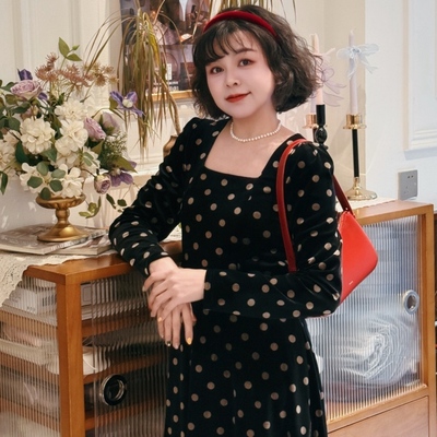辛西娅自制法式复古方领丝绒波点连衣裙高腰显瘦气质中长裙