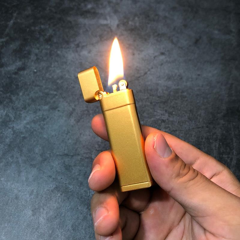 轻薄迷你小巧煤油打火机可携式男女通用砂轮防风可放进菸盒打火机
