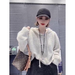 欧货软糯毛绒连帽抽绳针织衫女2025冬季新款慵懒宽松百搭加厚毛衣