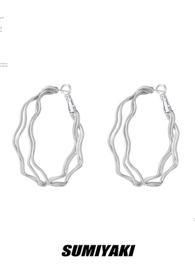 方圆脸姐妹闭眼入的大耳圈显脸小