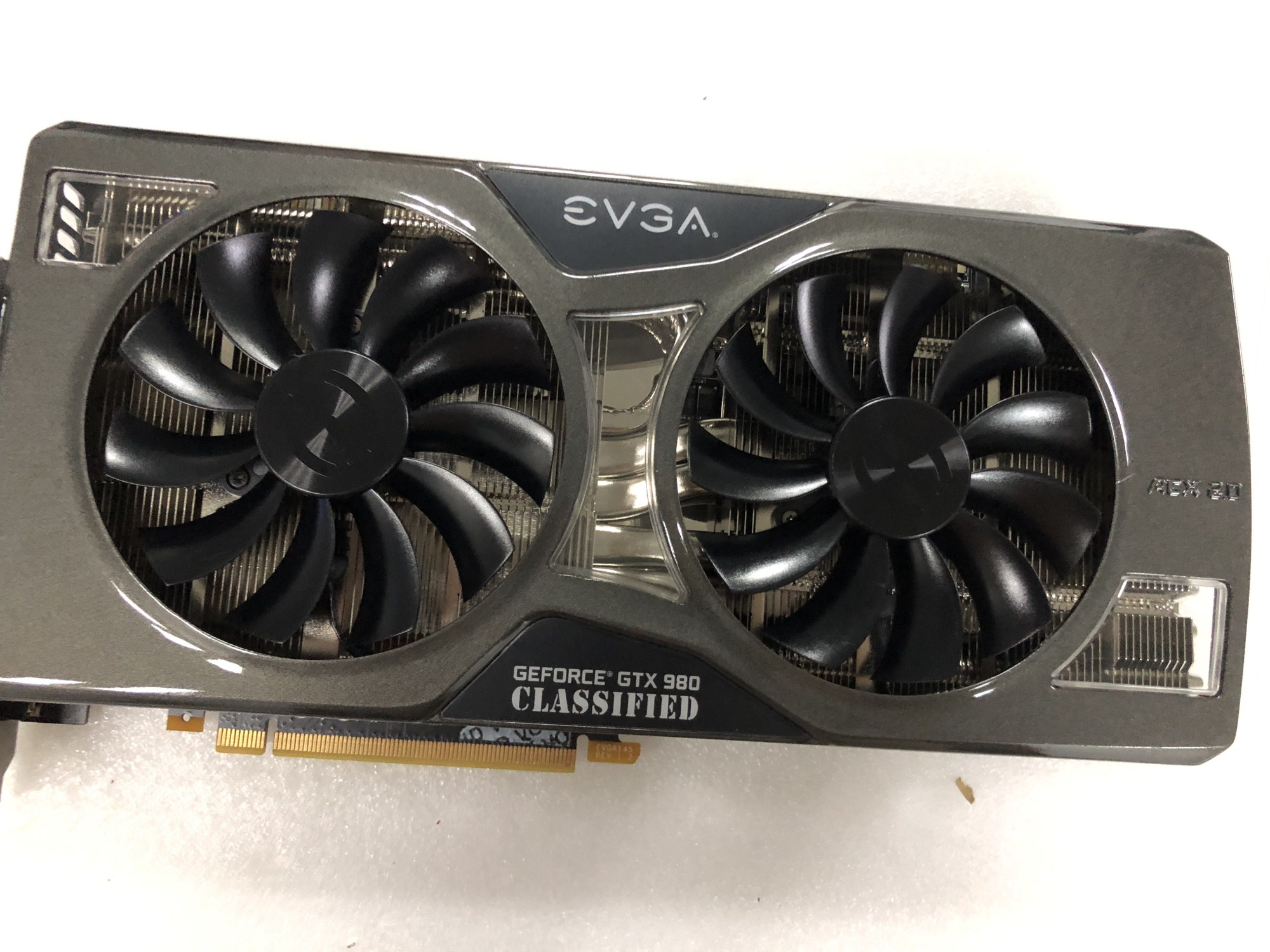 980