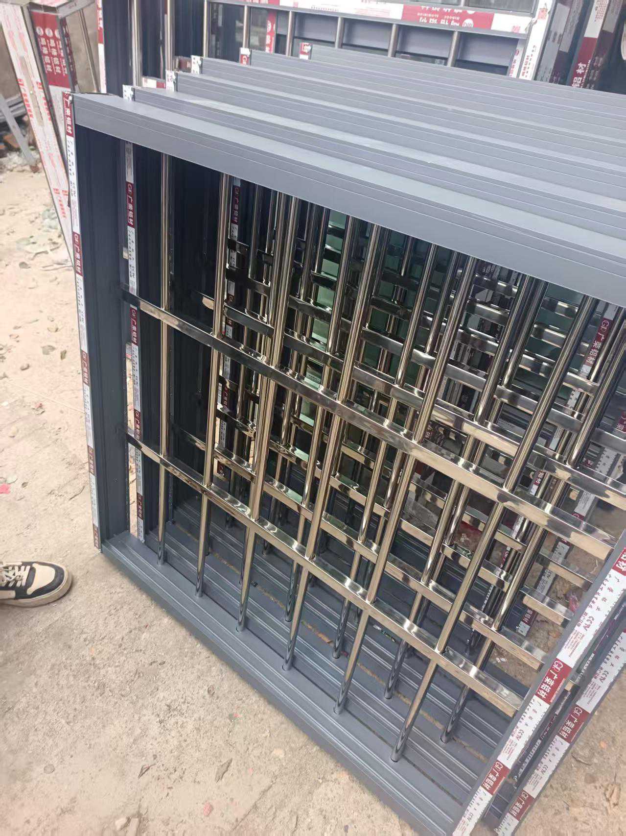 铝合金单玻推拉窗带防盗窗一体窗