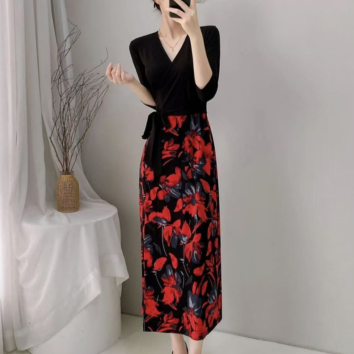 maSande黑底红花拼接裹身裙一片式时尚气质修身印花弹力度假长裙