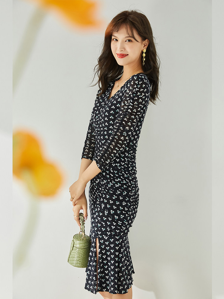 PG DVF连衣裙2023夏装v领裹身裙女修身立体波点弹力复古时尚印花