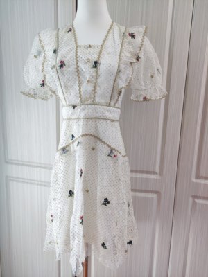 知恩GCCG正品法式淑女碎花田园风优雅清新蕾丝刺绣设计连衣裙3623