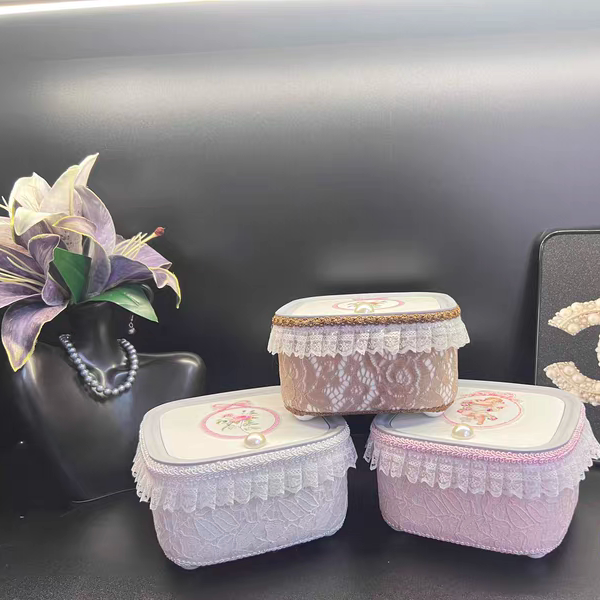化妆品蕾丝收纳盒桌面钥匙杂物置物盒梳妆台香水饰品收纳小框新款