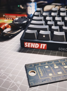 SOKO贴贴 红色send it标键盘贴纸 小型车贴 潮流文字键盘机箱贴纸