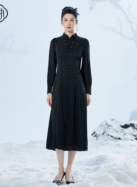 固执秋季新款新中式立领盘扣提花泡泡长袖连衣裙00033LQ08328