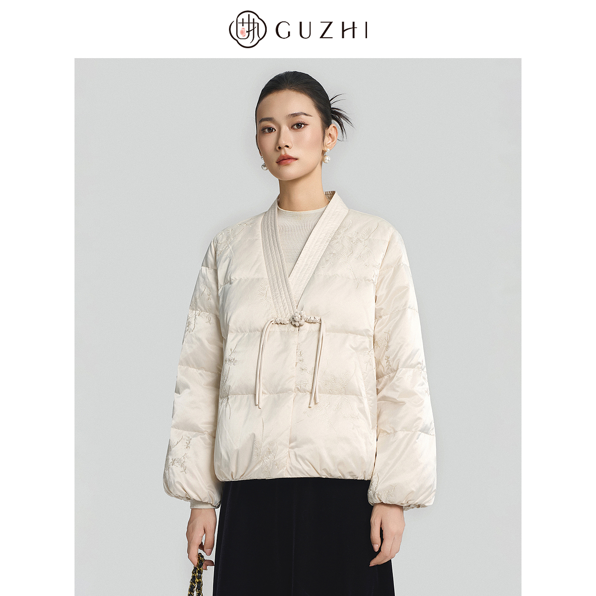 新中式V领羽绒服女 盘扣长袖短款羽绒服