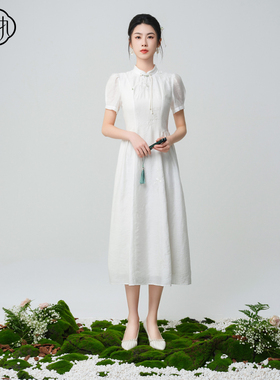 固执夏季新款新中式立领盘扣刺绣泡泡短袖a字白色中长连衣裙