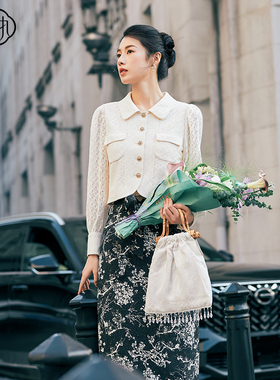 固执春季新款小香风娃娃领蕾丝泡泡长袖短款衬衫80141SY08838