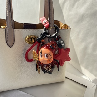 潮玩星星人明款高端diy包包挂件真皮配件改装包包挂饰配饰钥匙扣