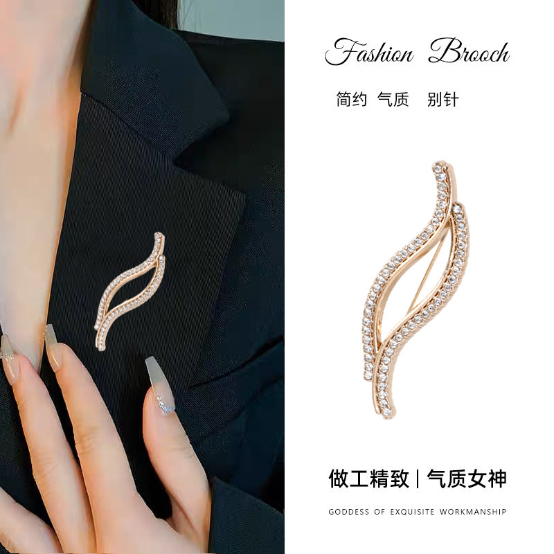 适用于爱马仕设计感流动s型别针女高档百搭西装胸针精致水钻简约
