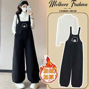 孕妇套装秋冬2026新款高级感加绒加厚羊羔绒背带裤打底衫两件套女