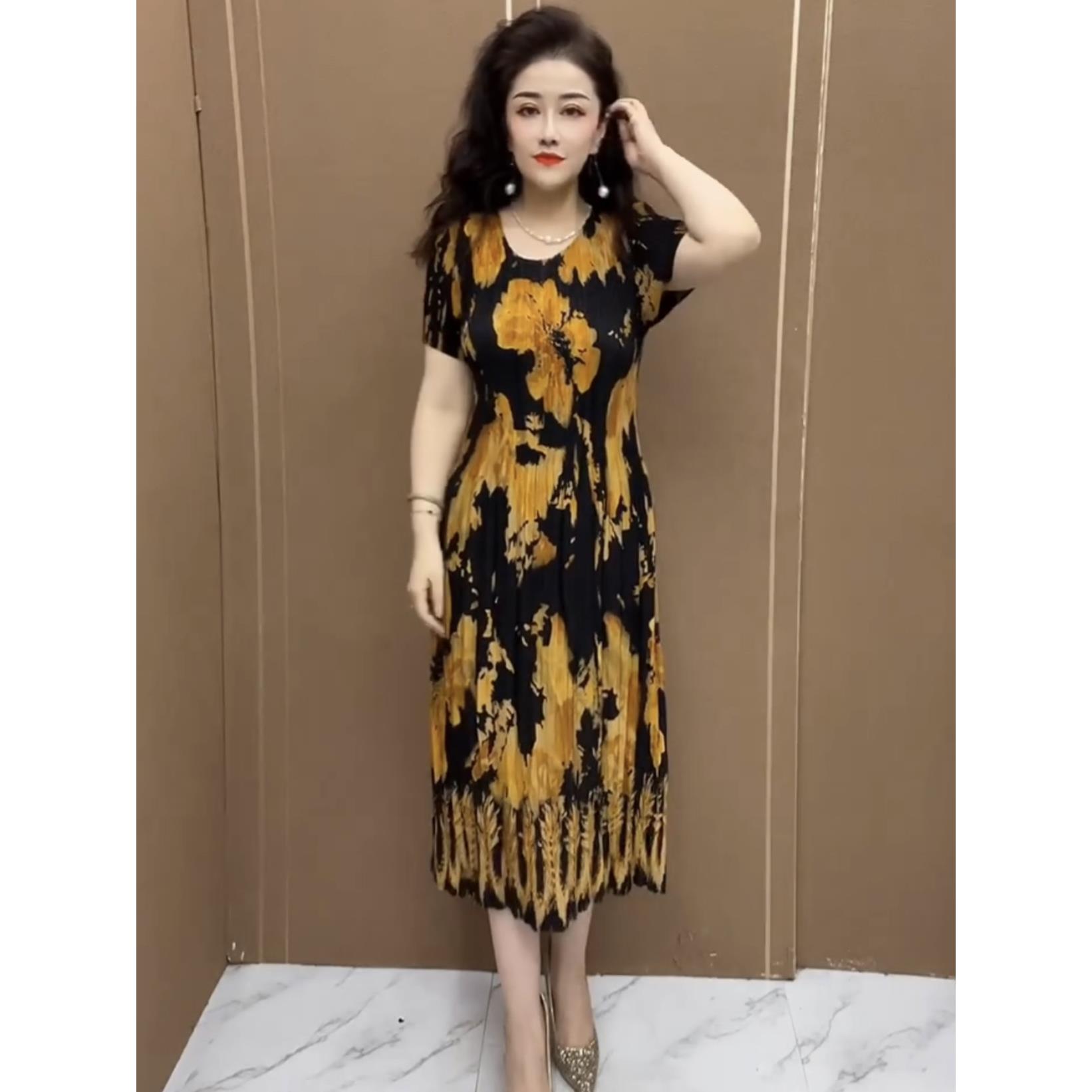 2024新款妈妈三褶皱连衣裙女夏长款短袖柔软舒适透气弹力显瘦减龄