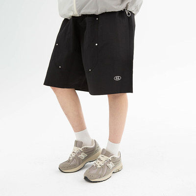 夏天高街铆钉立体贴袋短裤男