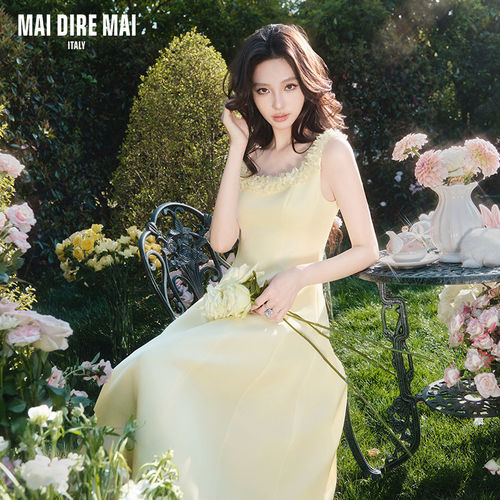 MAI DIRE MAI【希林娜依·高同款】方领气质收腰吊带连衣伞裙女夏