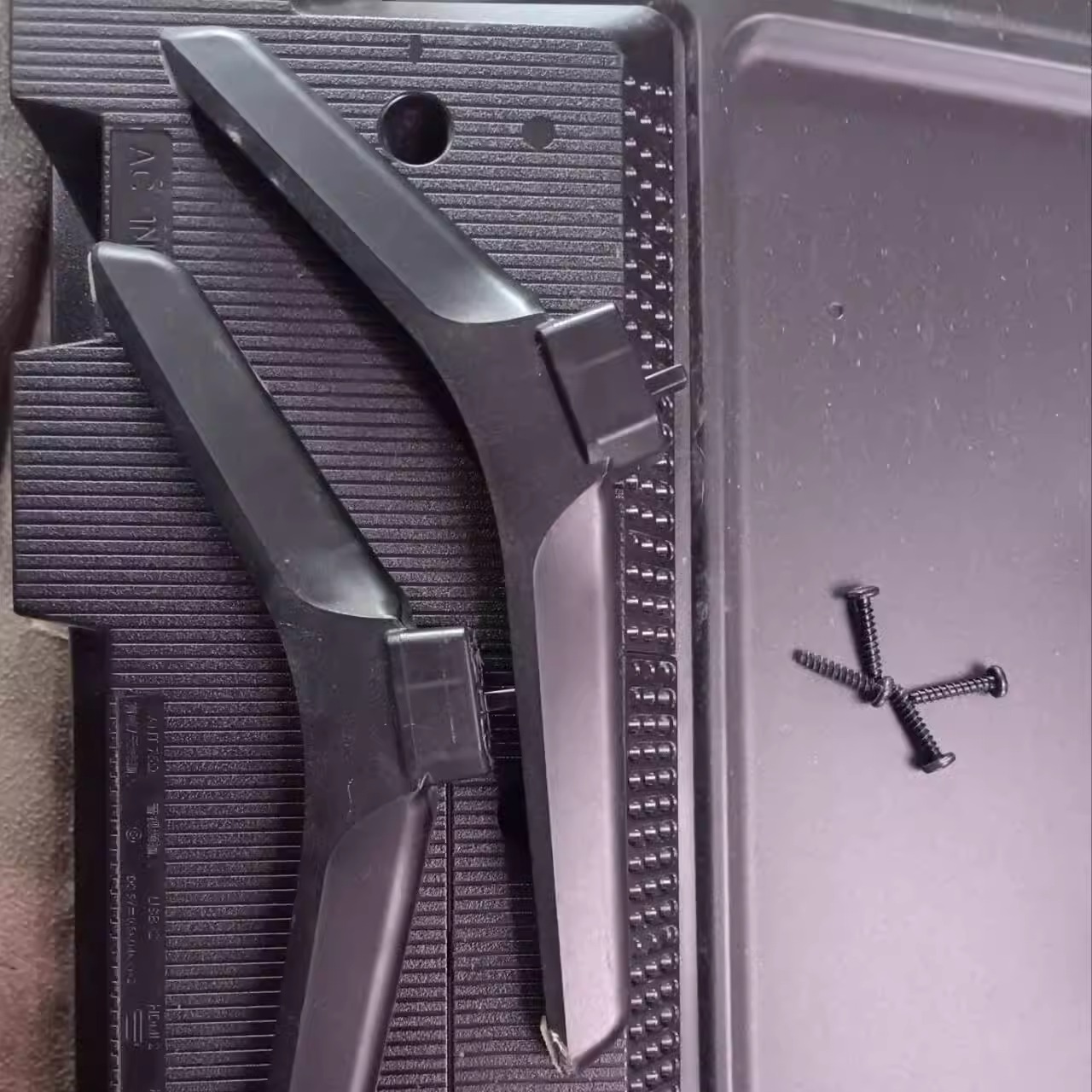 海信 32E2F 底座 底脚 支架 送螺丝 拆机件有使用痕迹 原装现货