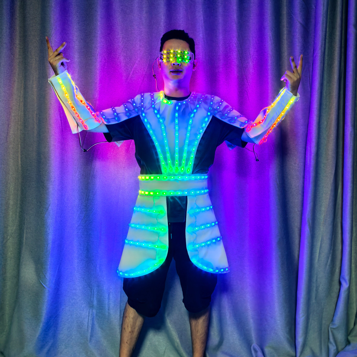 舞台节目表演发光服LED遥控幻彩衣服白色盔甲服电音酒吧出酒道具