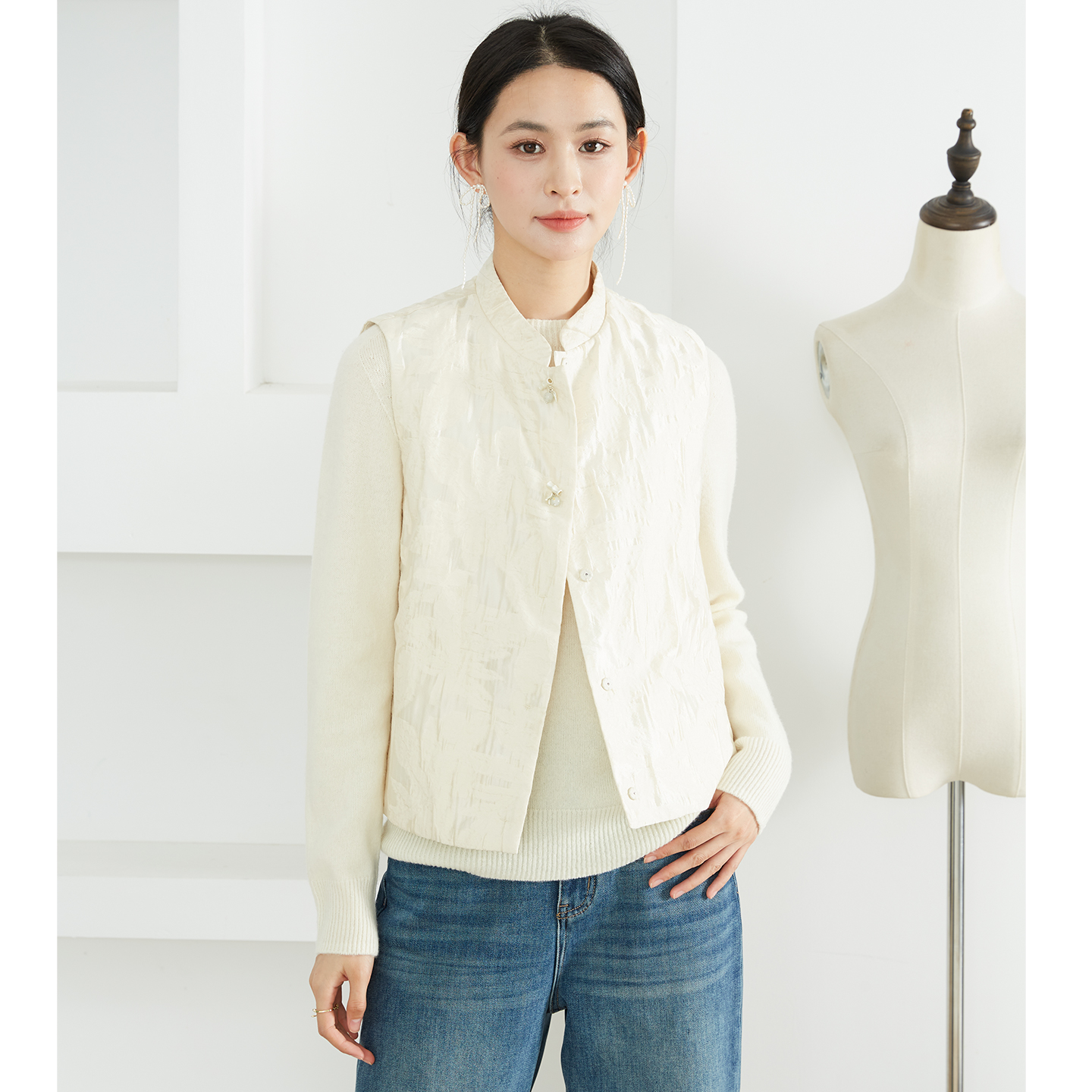 SILVIYE/溯也95波兰进口科鲁达白鹅绒羽绒马甲女新中式轻薄鹅绒服