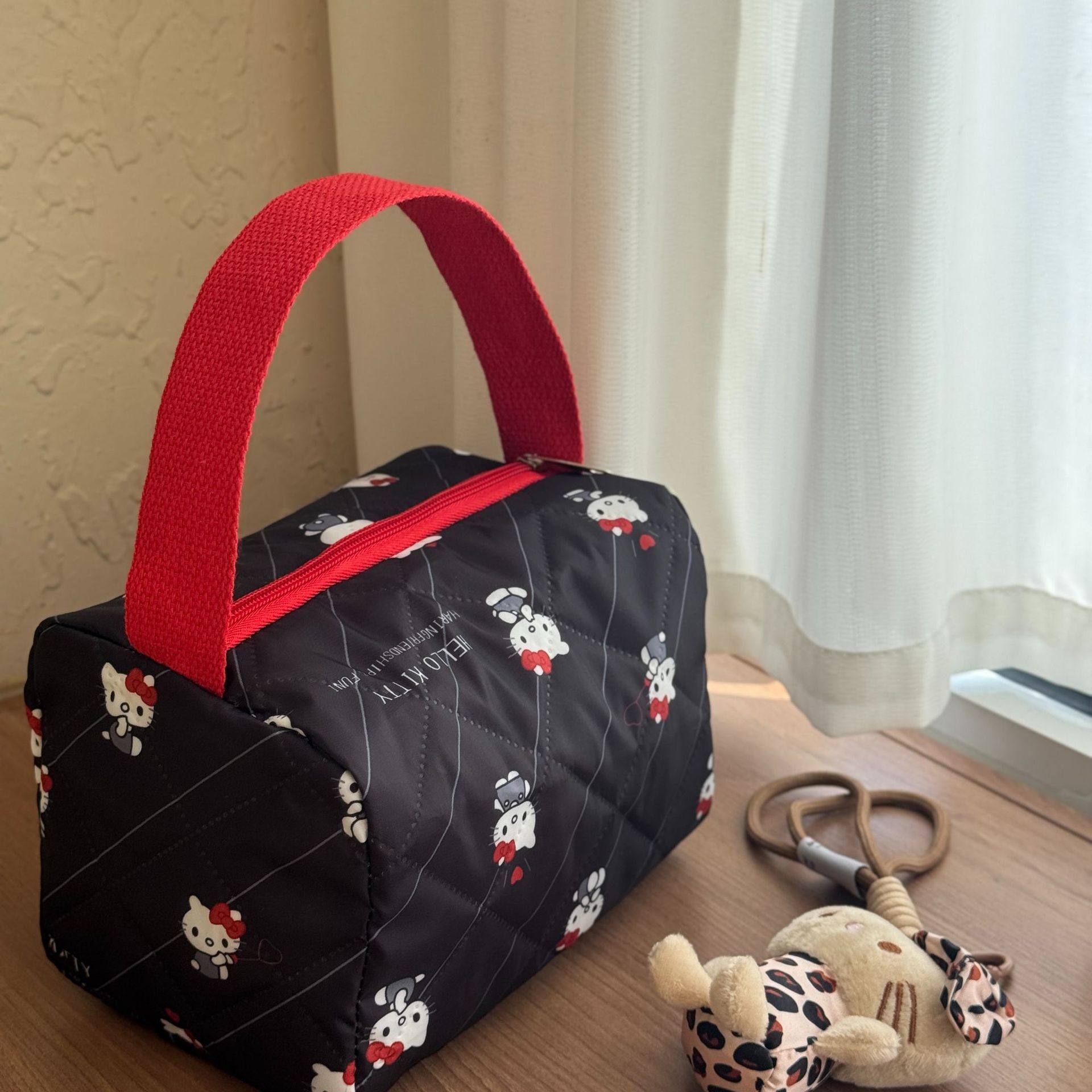 网红化妆包HelloKitty猫咪洗漱包冬季外出便携日系高颜值防水包包,收纳整理,饭盒袋,淘宝优惠券,粉丝福利购,淘宝优惠卷