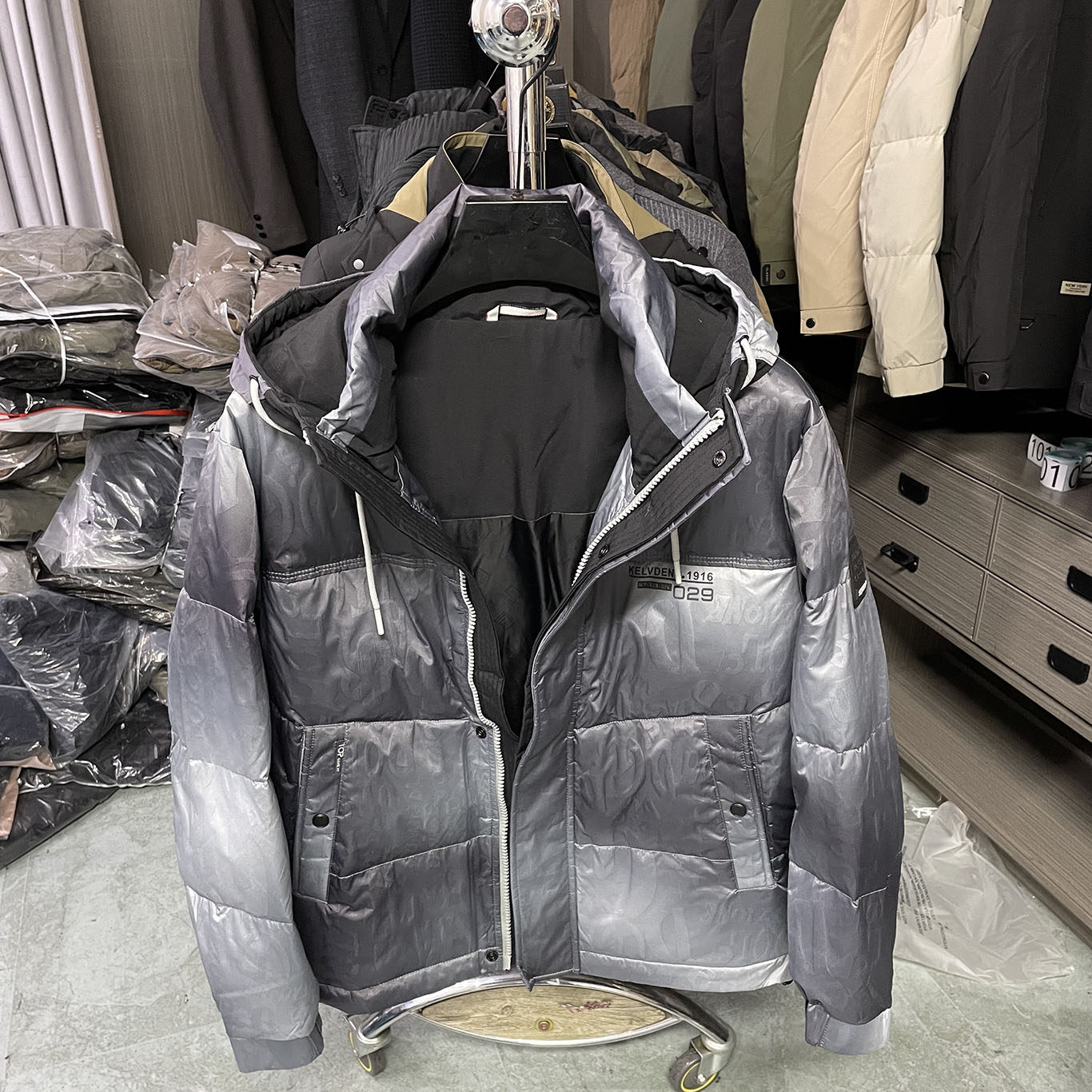 雅家、余单！渐变潮流 字母提花 连帽羽绒服男短款90绒保暖外套,男装,羽绒服,淘宝优惠券,粉丝福利购,淘宝优惠卷