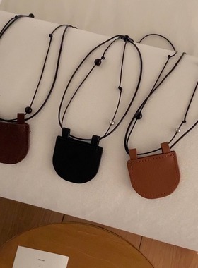 ins迷你月牙包项链极简穿搭叠戴