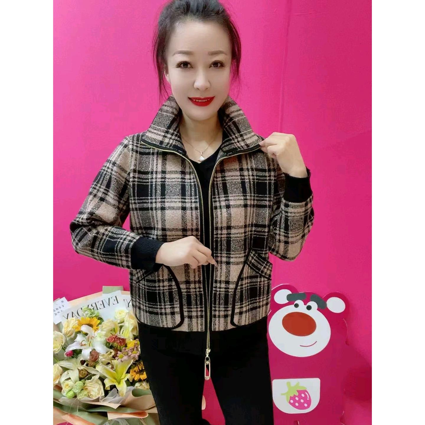 洋气妈妈装秋季外套女2025新款格子开衫毛衣休闲百搭中老年上衣服