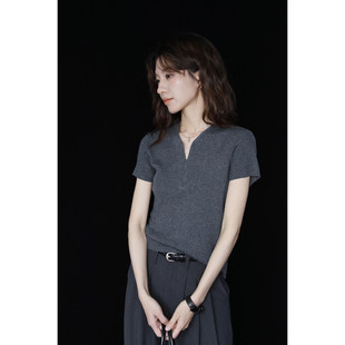 复古通勤风短袖T恤女夏修身V领设计感灰色套头夏季针织简约上衣服