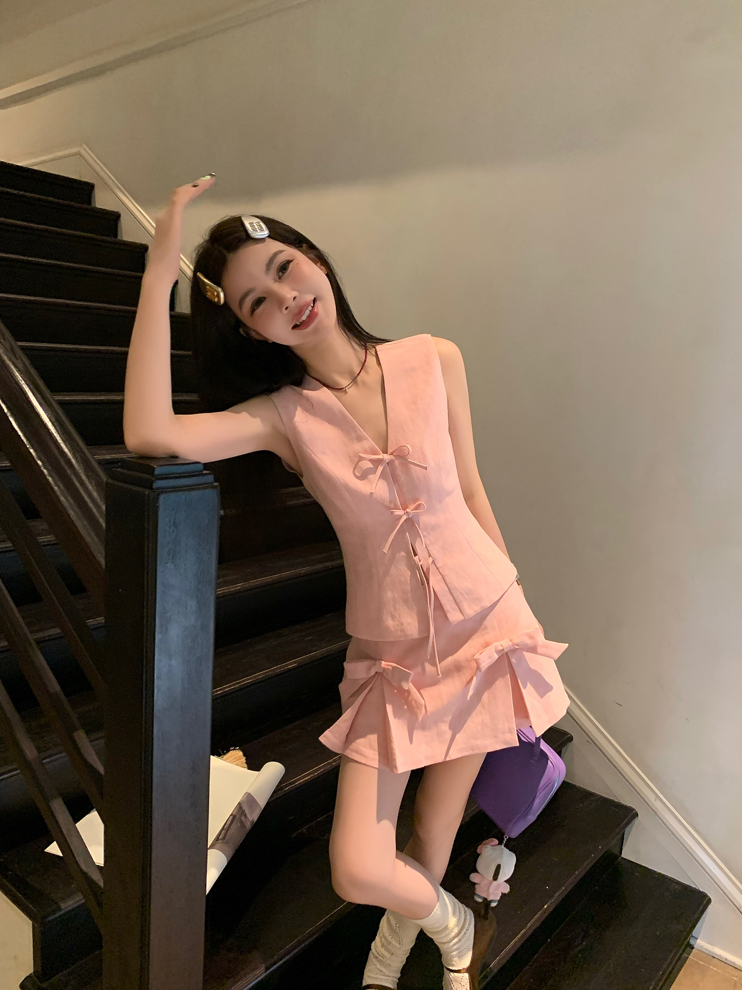 르 루즈 저우 메이메이 모던한 리본 얼룩덜룩한 타이 염색 핑크색 정장 리넨 조끼와 스커트 정장