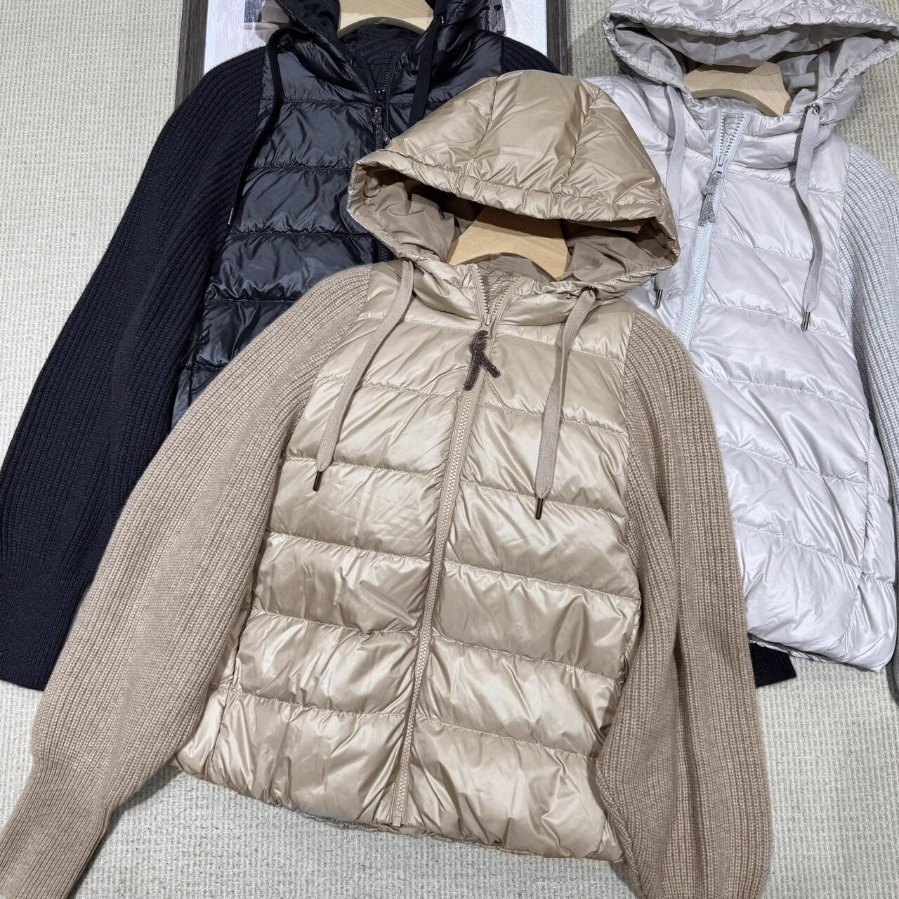 BC连帽抽绳山羊绒拼白鹅绒羽绒服