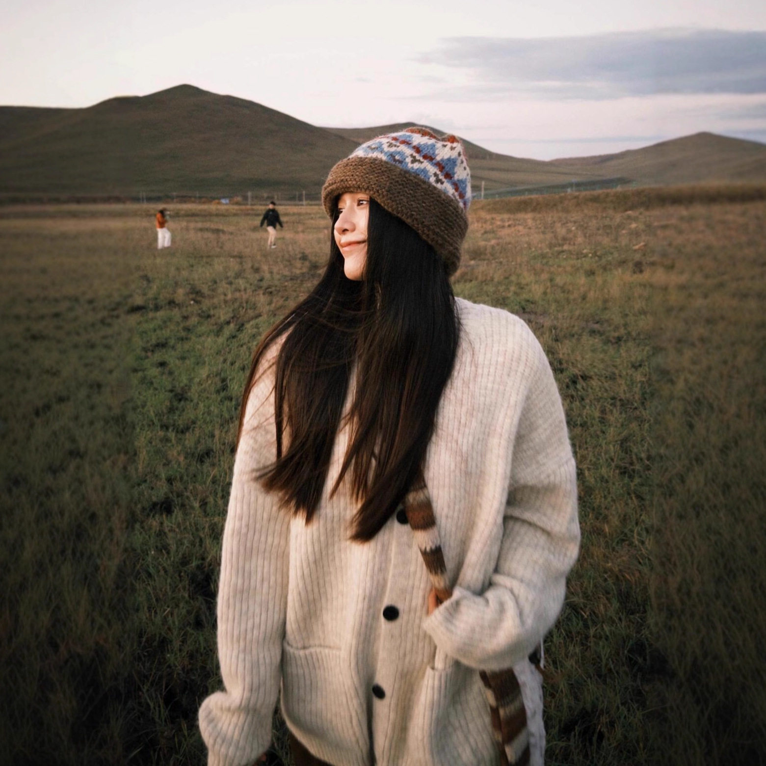 慵懒风针织外套女秋冬季韩系宽松显瘦中长款时尚软糯开衫休闲毛衣