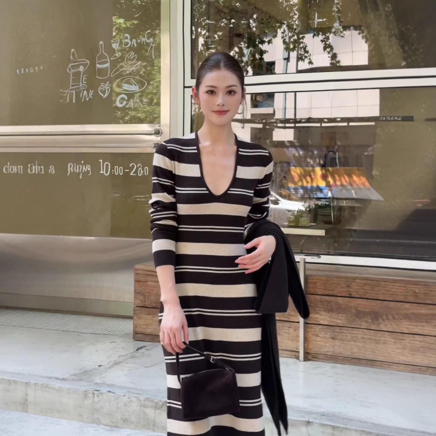温柔大方奢裙子巨好看的早秋法式打底内搭长袖条纹针织连衣裙