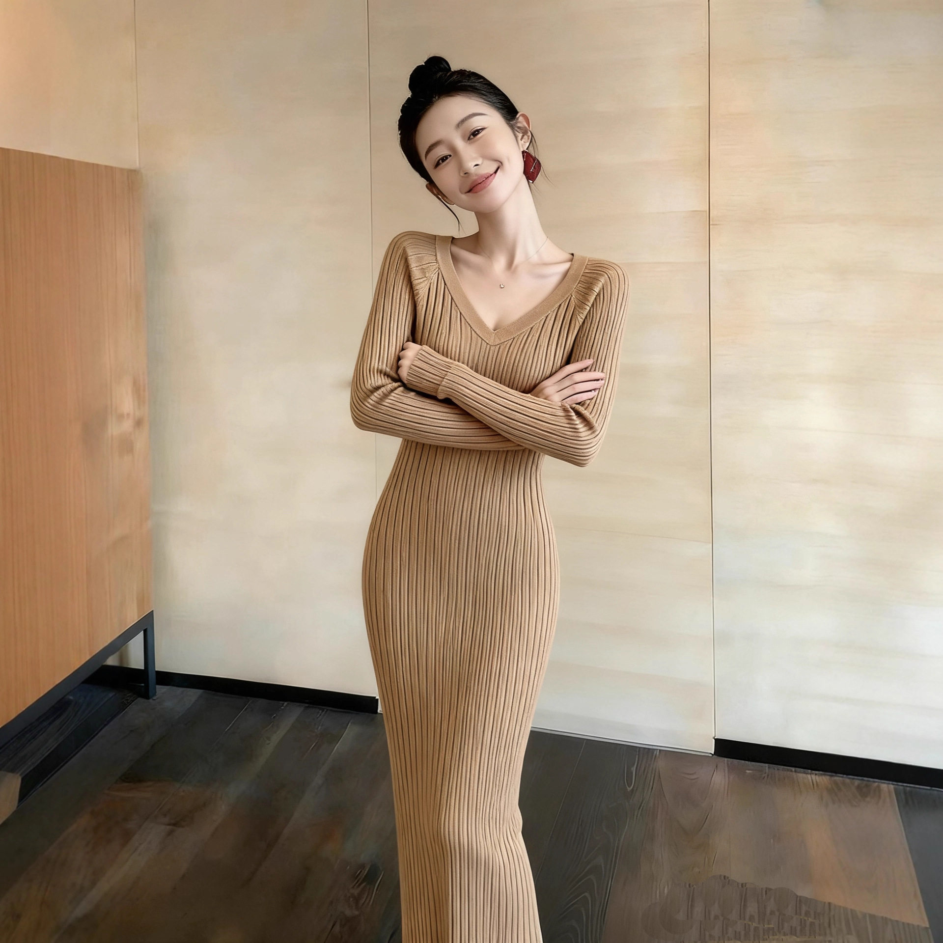 温柔风v领针织连衣裙女秋冬长袖修身裙子卡其色气质内搭包臀长裙