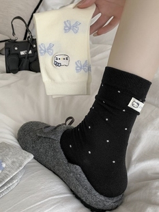 百搭又耐看耐看kitty酱袜子来啦！扑面而来的少女感谁懂！