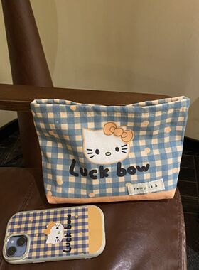 好温柔的蓝色！蓝格子包包看过一次直接爱上的程度！撞色好喜欢