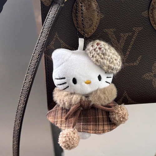 今天是带斗篷和贝雷帽的绅士kitty女孩～hellokitty玩偶包包挂件