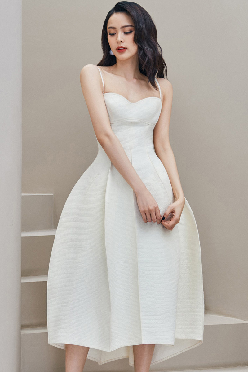 吊带露肩露背气质女王领证淑女气质显瘦长款大摆浪漫小白裙礼服