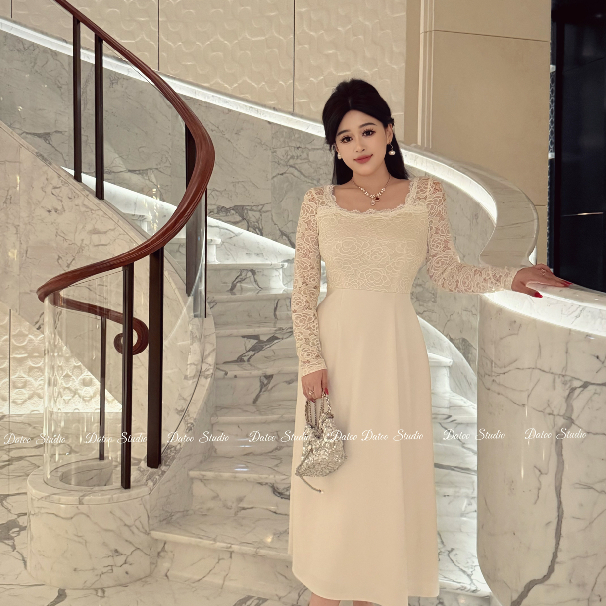 DATOO【馥白手信】微胖mm大码方领董丝镂空拼接气质收腰连衣裙