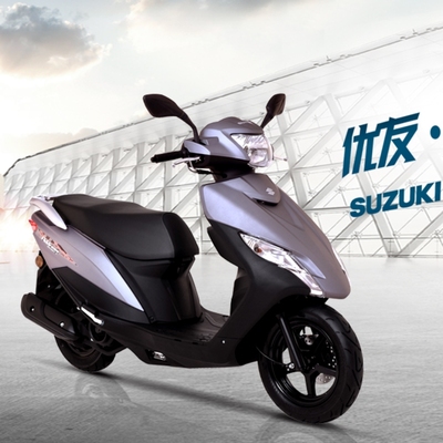 摩托车整车铃木省油125踏板车