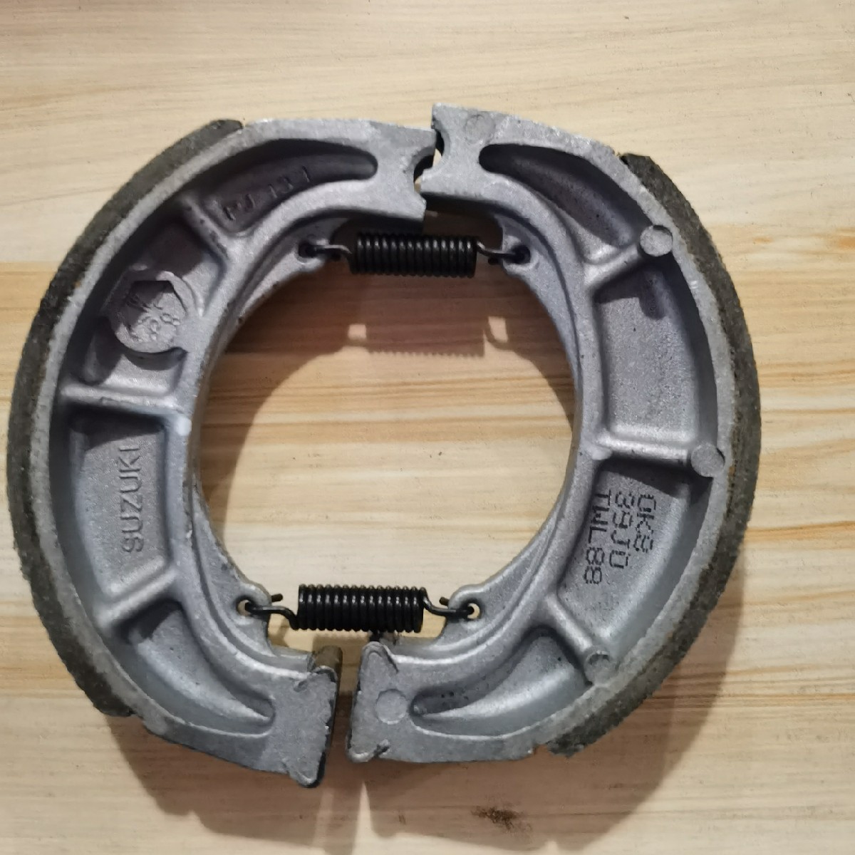 轻骑铃木uy125摩托车原装刹车蹄