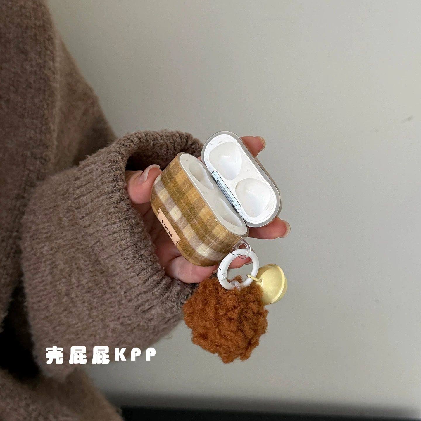 暖暖黄棕格纹毛球铃铛适用AirPods保护套Pro保护壳AirPods3耳机套,文具电教/文化用品/商务用品,卡套/证件套,淘宝优惠券,粉丝福利购,淘宝优惠卷