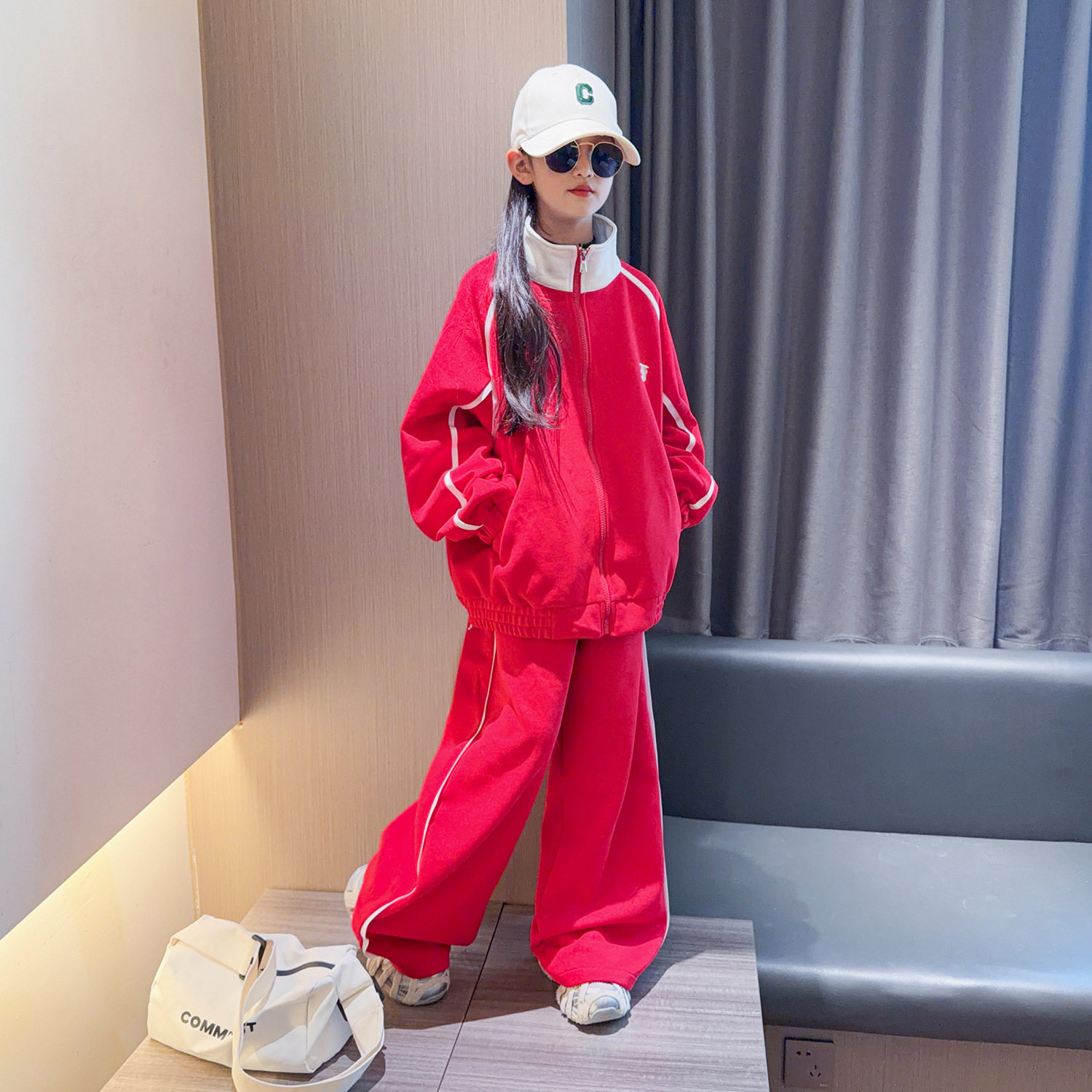 女童美式红色运动风套装2026春装新款大童立领夹克休闲长裤两件套