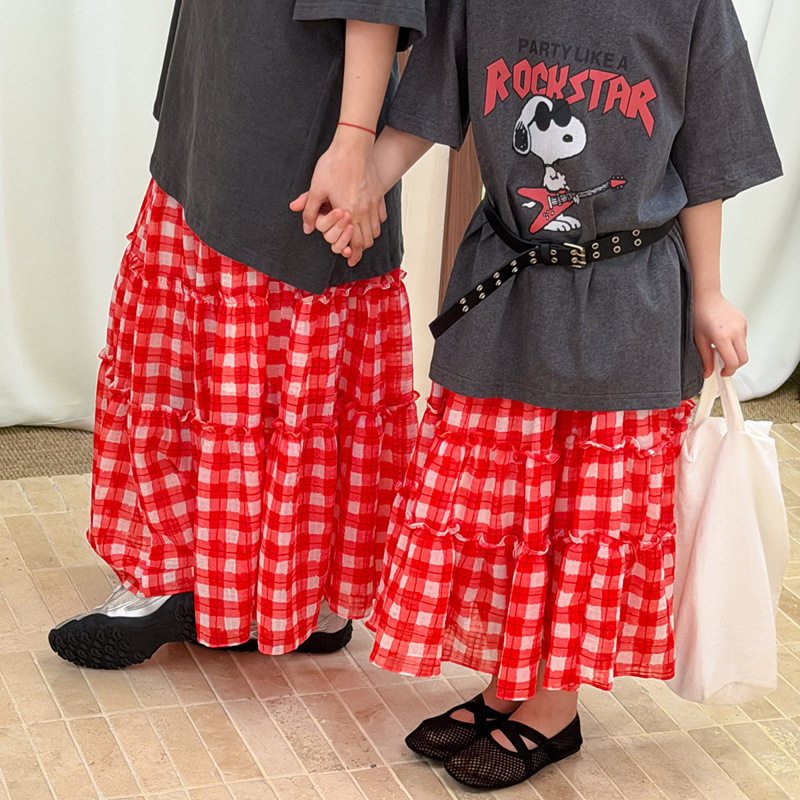 花与寻女童半身裙2026年夏季新款亲子装红格子半身裙休闲蛋糕裙潮