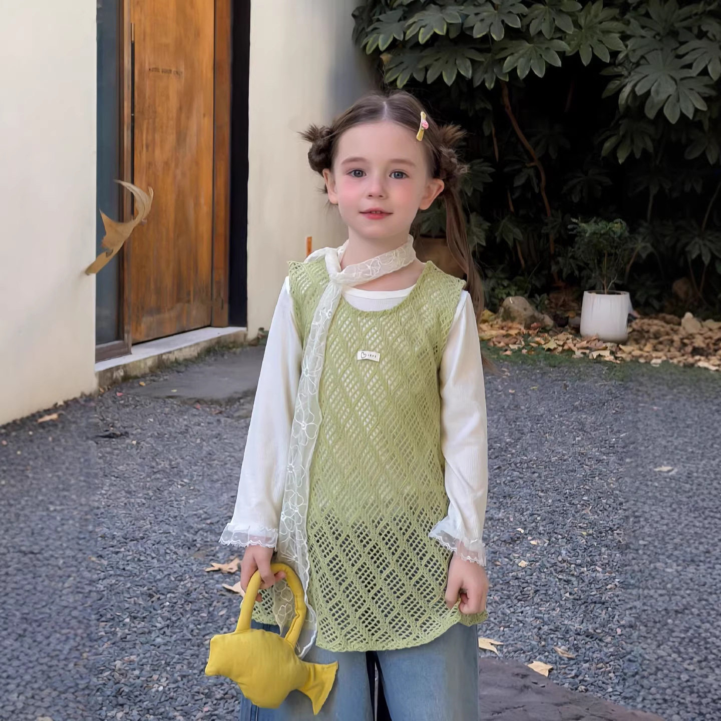 女童三件套针织背心春夏套装女孩打底衫阔腿牛仔裤无袖镂空罩衫裙