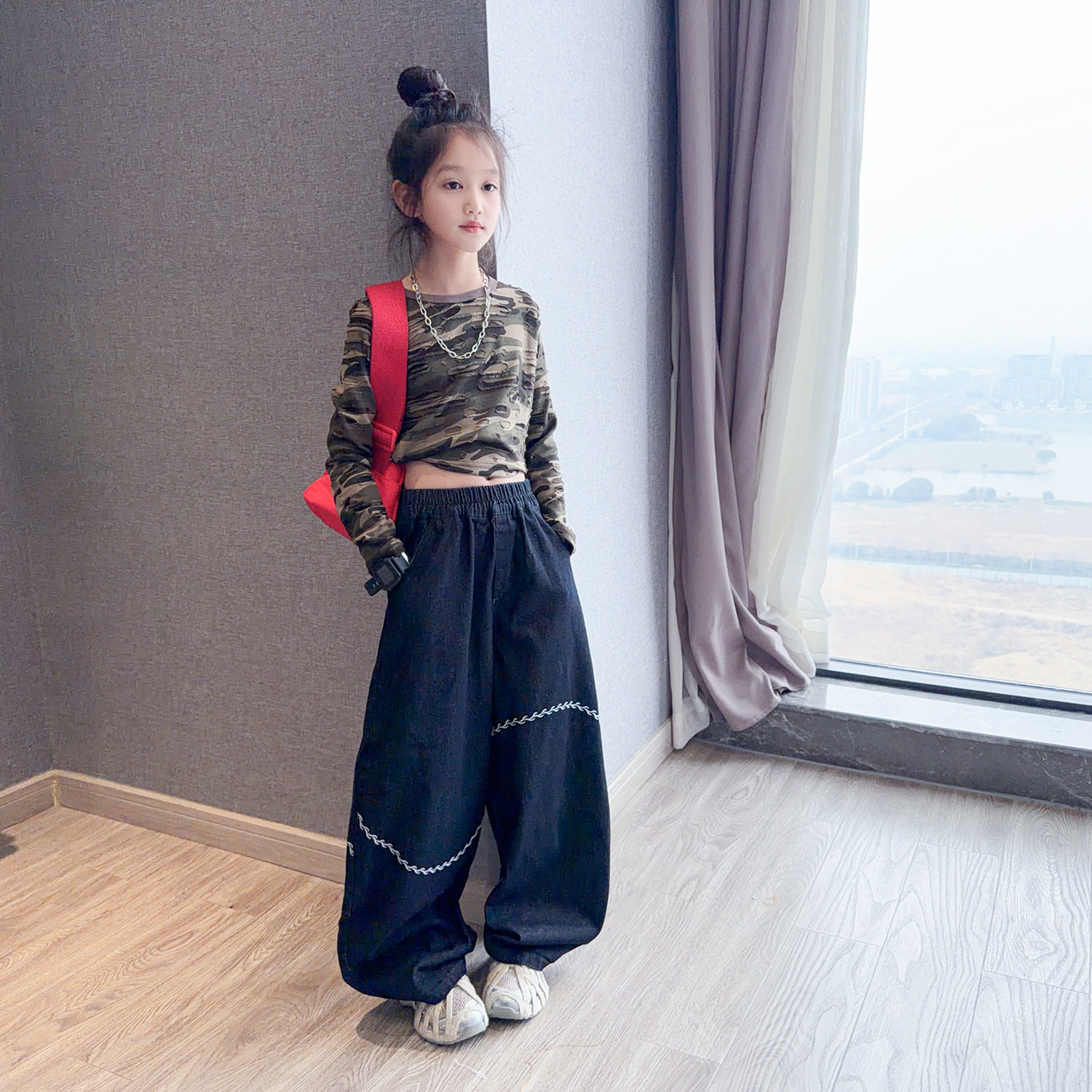 女童春装套装2026新款洋气女孩短款上衣儿童牛仔弯刀裤时尚两件套