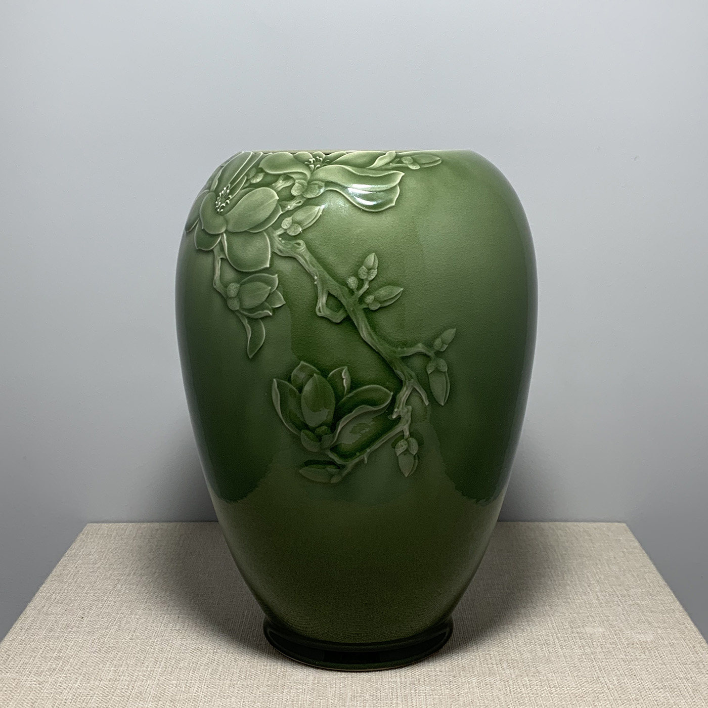 龙泉窑青瓷花瓶摆件刘昌庭纯手工玉兰花瓶中式陶瓷花器高端收藏品