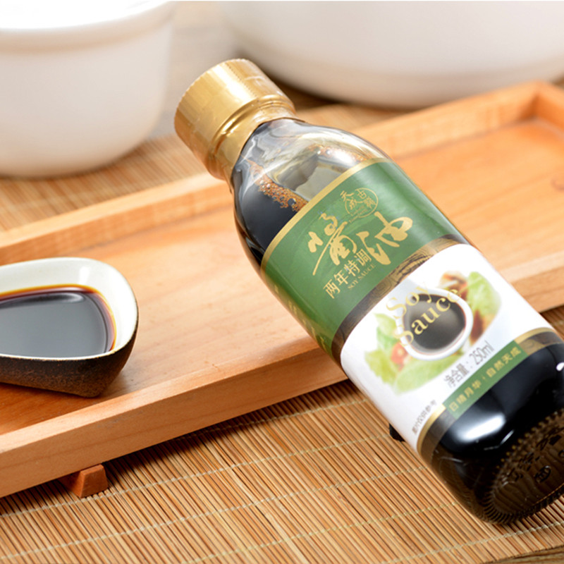 舌尖实景拍摄古龙天成两年特调酿造酱油酱油寿司凉拌瓶装250ml