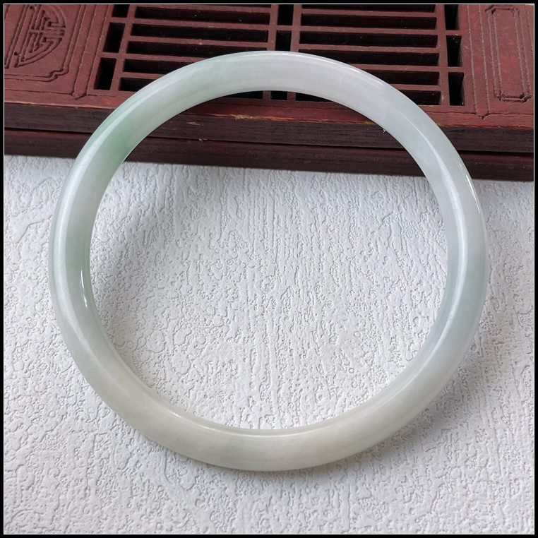 56圈口天然缅甸翡翠A货手镯冰糯种飘花圆条叮当镯玉镯子女