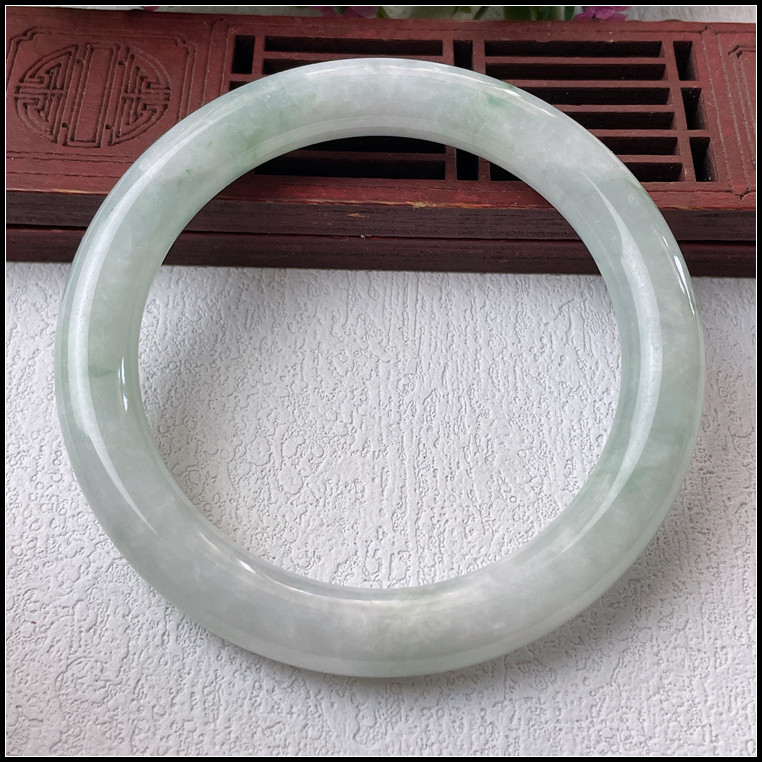 56圈口天然缅甸翡翠A货手镯冰糯种飘花圆条美人镯玉镯子